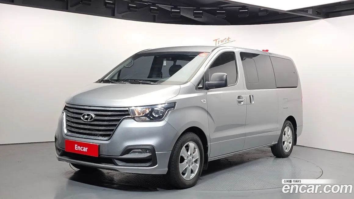Hyundai Starex — фото 1