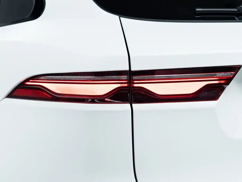 Jaguar F-PACE — фото 2