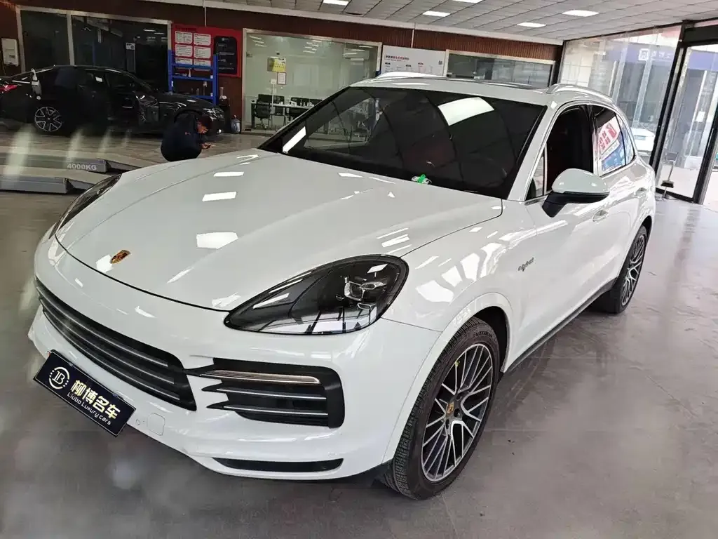 Porsche Cayenne Hybrid — фото 1
