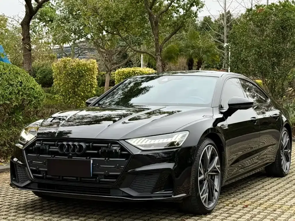 Audi A7L — фото 1