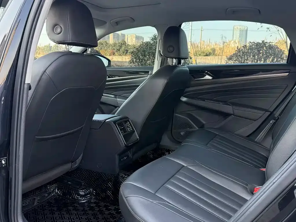 Volkswagen Passat — фото 6