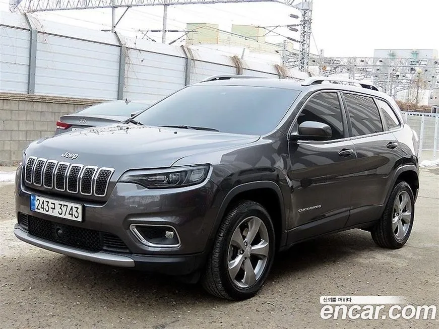 Jeep Cherokee — фото 10