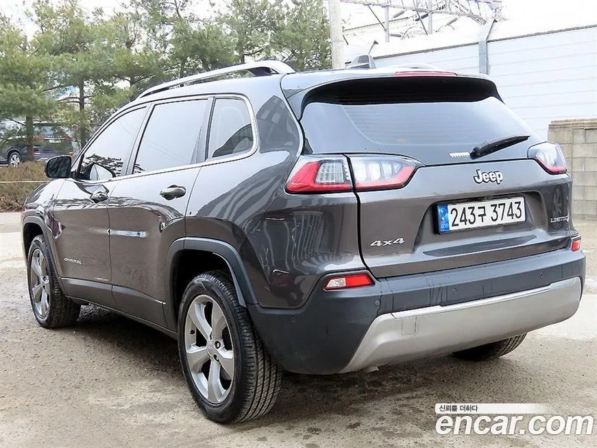 Jeep Cherokee — фото 9