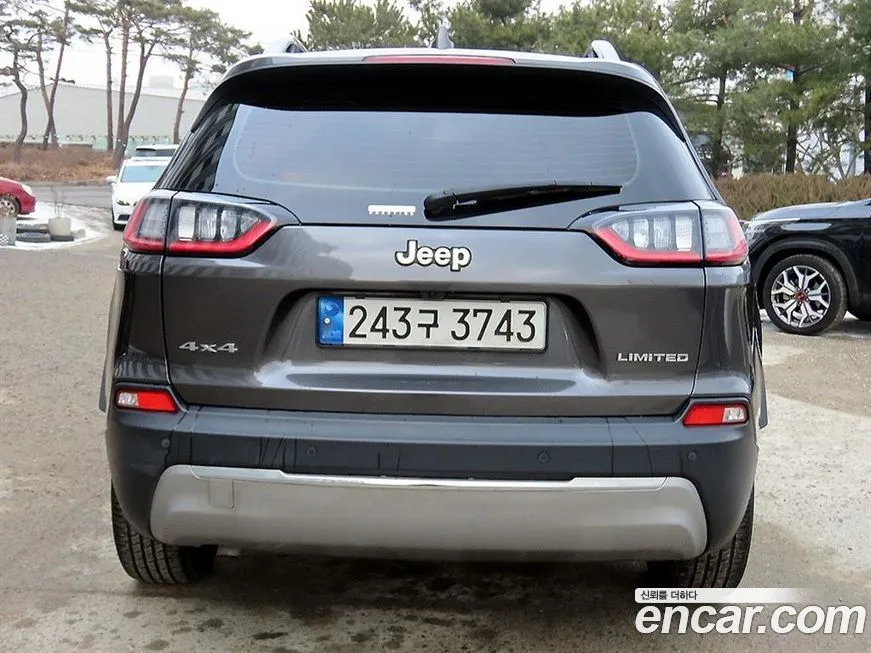 Jeep Cherokee — фото 7