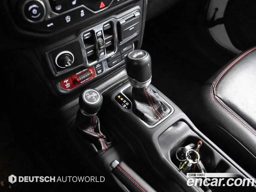 Jeep Wrangler — фото 9