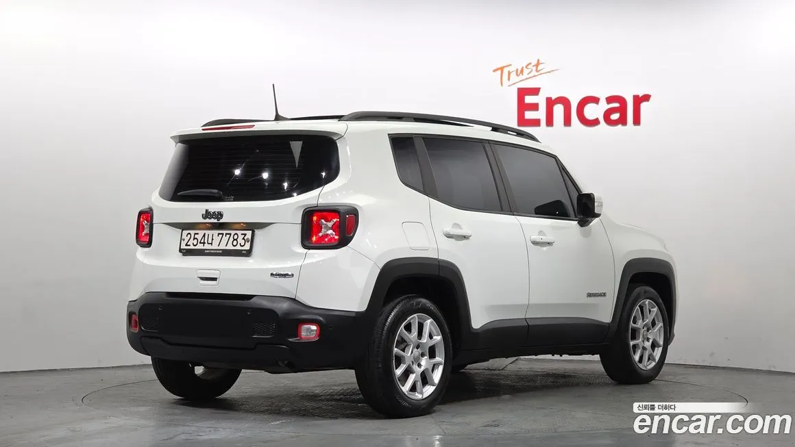 Jeep Renegade — фото 3