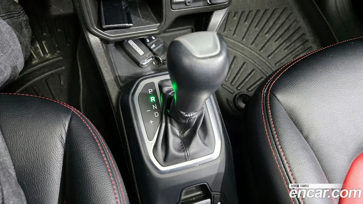 Jeep Renegade — фото 10
