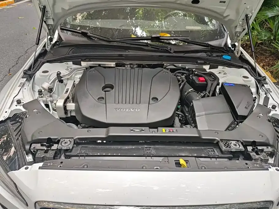 Volvo S60 — фото 10
