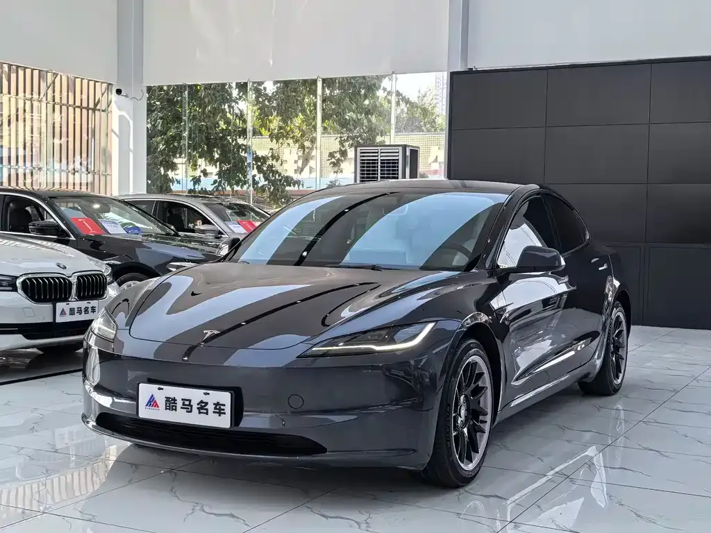 Tesla Model 3 — фото 1