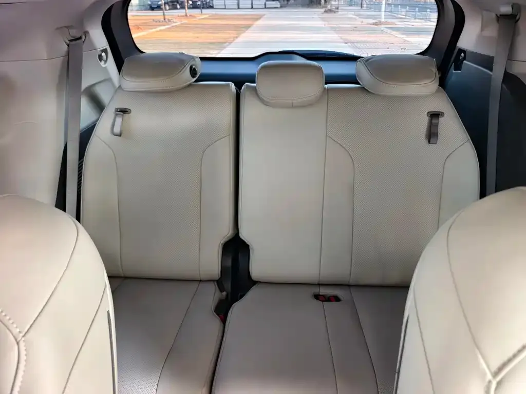 Toyota Granvia — фото 7