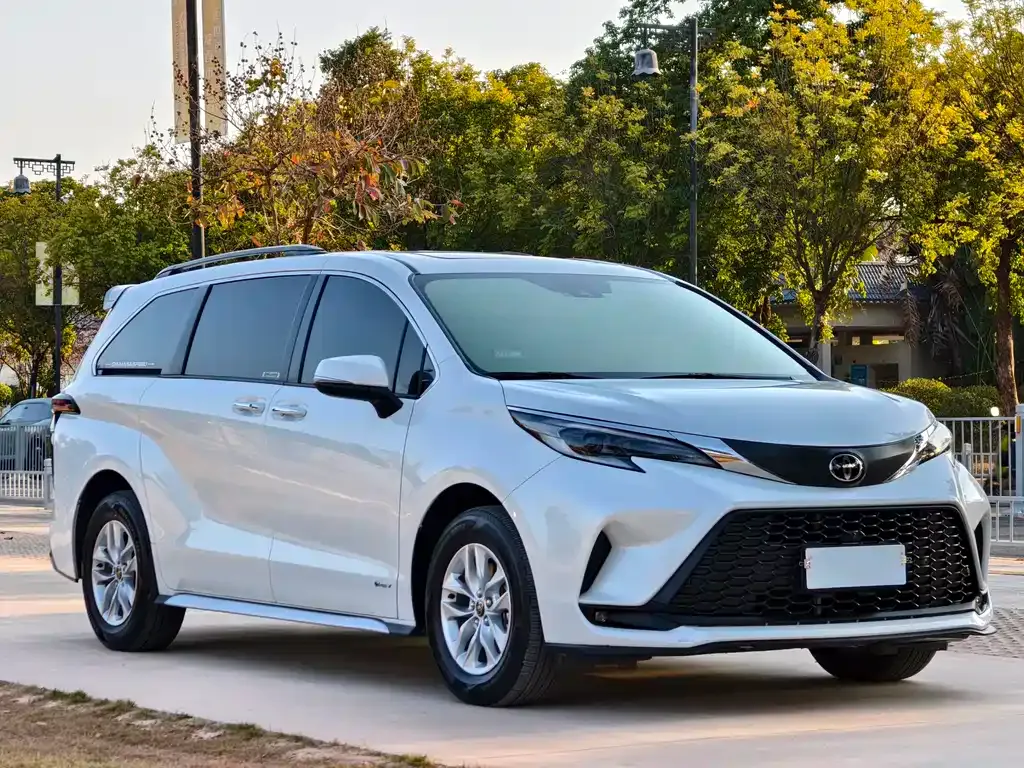 Toyota Granvia — фото 9