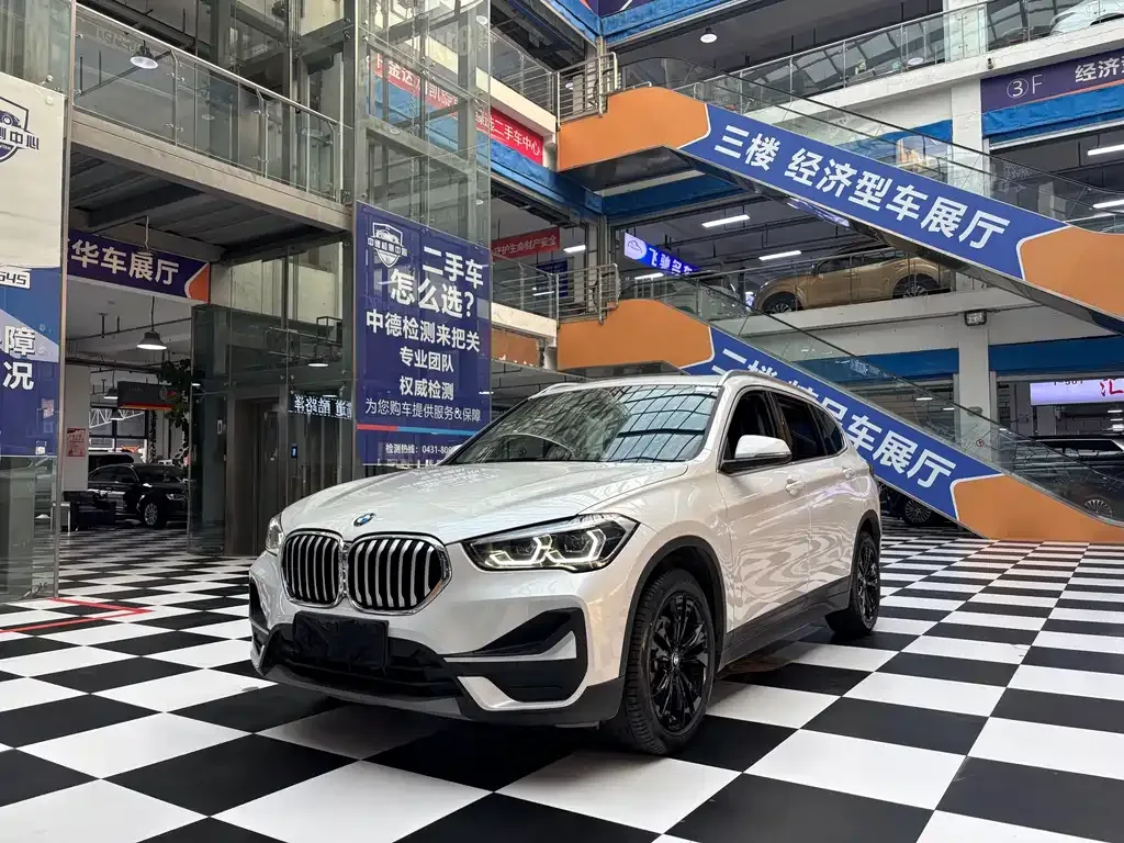 BMW X1 — фото 1
