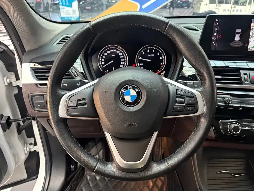 BMW X1 — фото 5