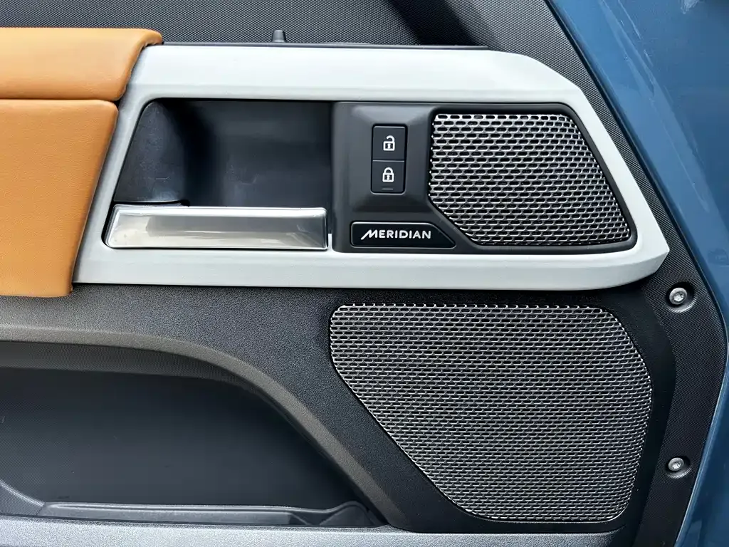 Land Rover Defender — фото 10