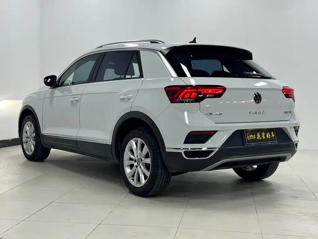 Volkswagen T-Roc — фото 7
