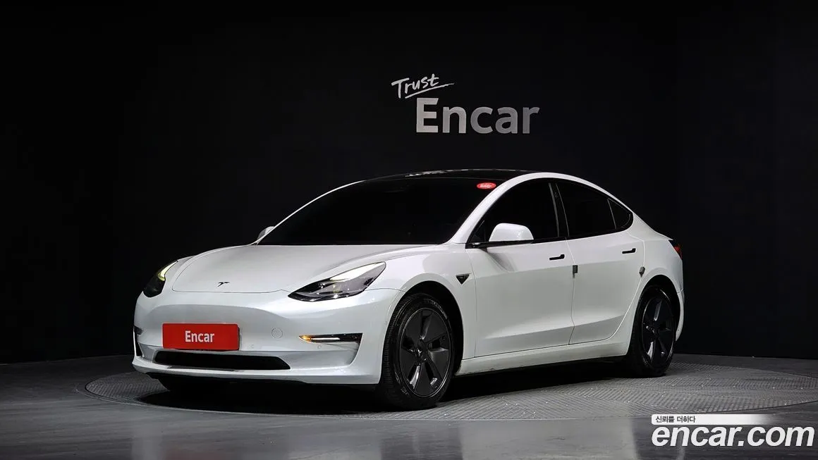 Tesla Model 3 — фото 1