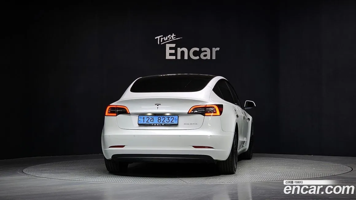 Tesla Model 3 — фото 4
