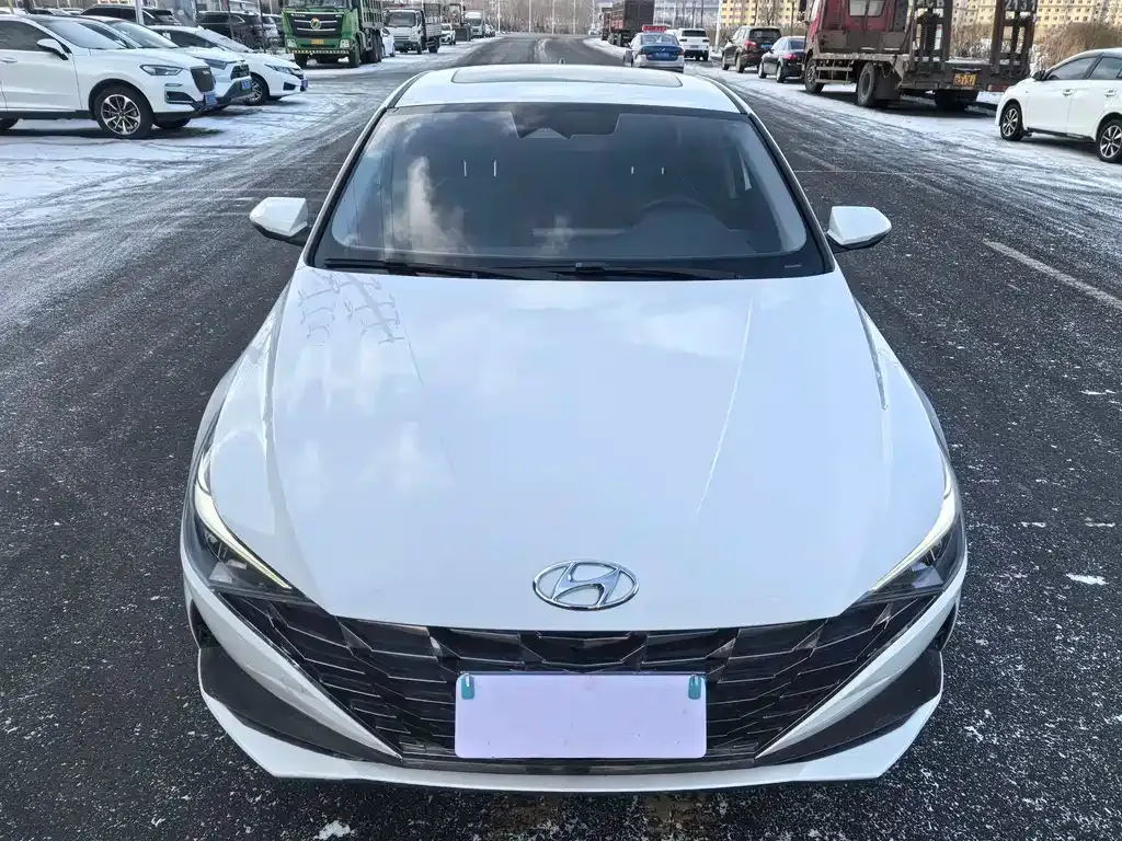Hyundai Elantra — фото 8