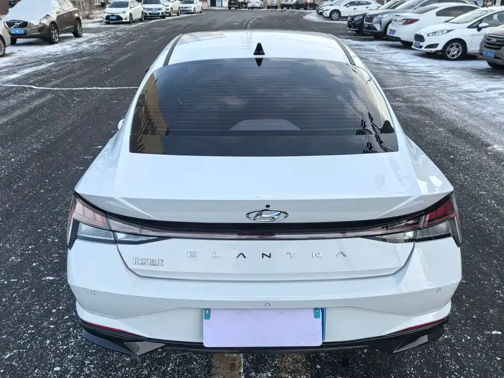 Hyundai Elantra — фото 3