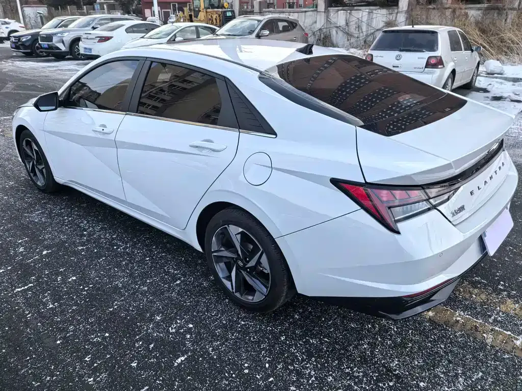 Hyundai Elantra — фото 6