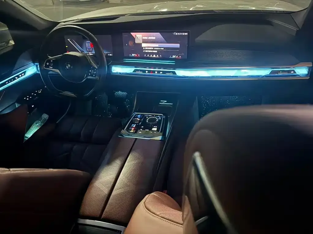 BMW i7 — фото 3