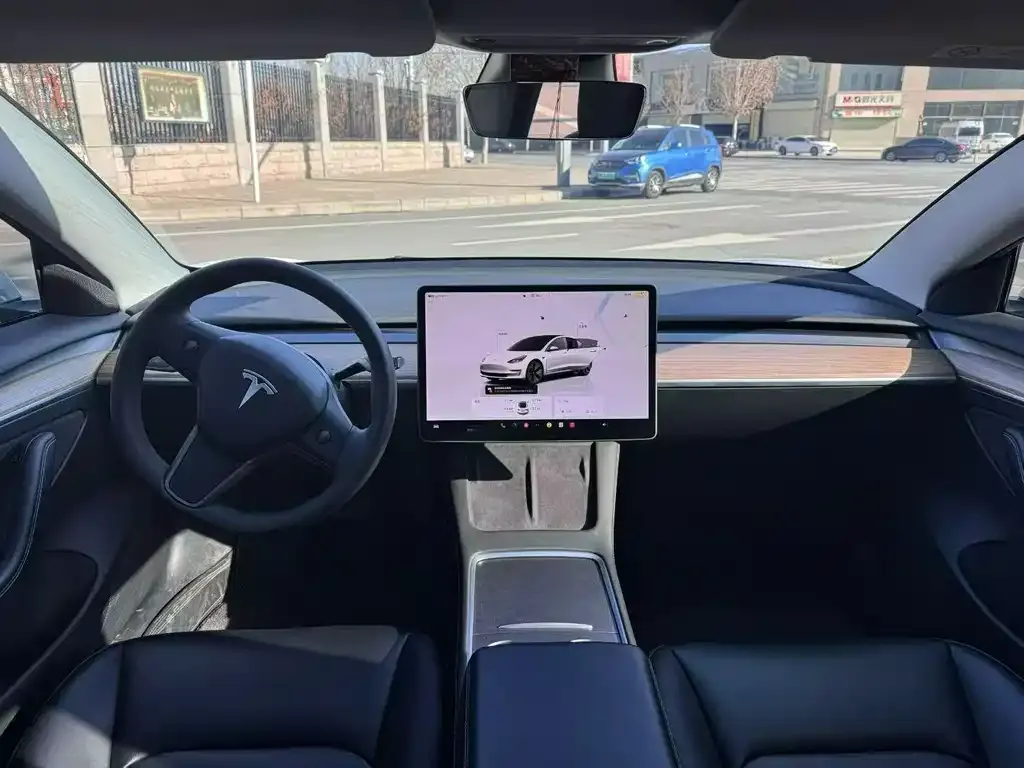 Tesla Model 3 — фото 9