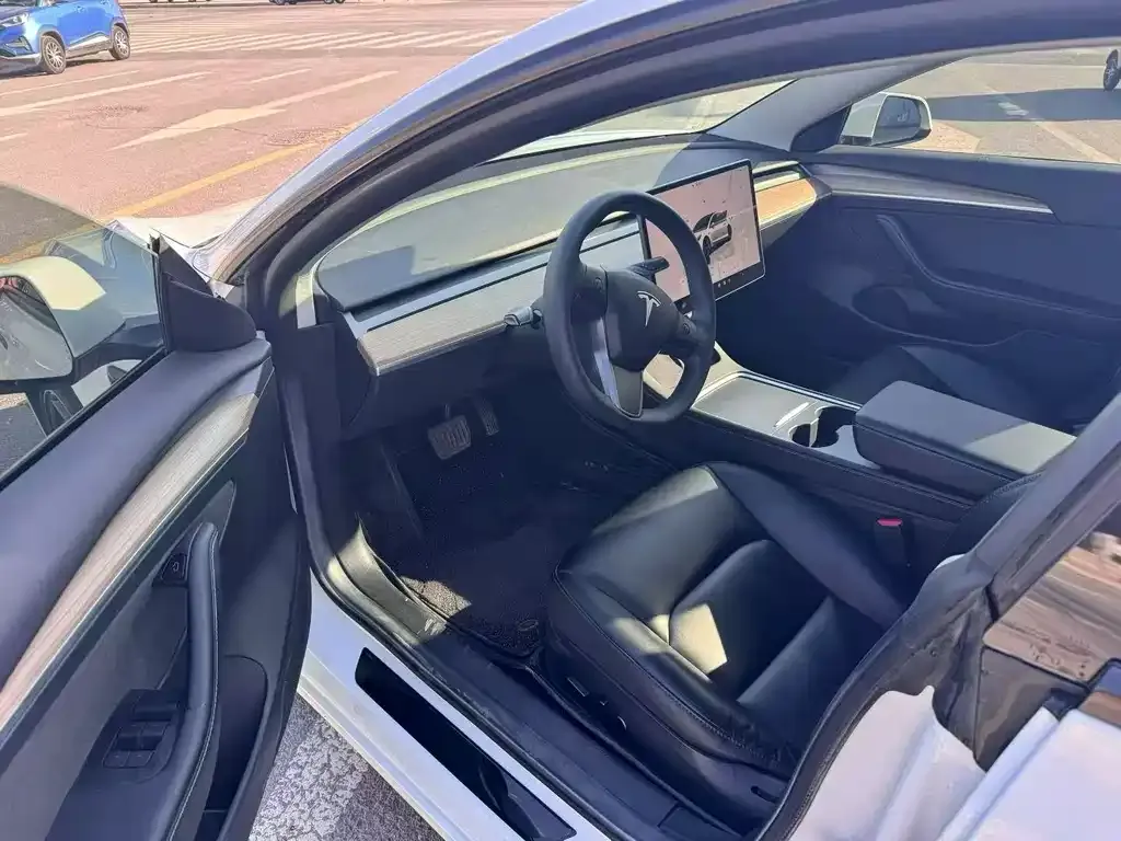 Tesla Model 3 — фото 6