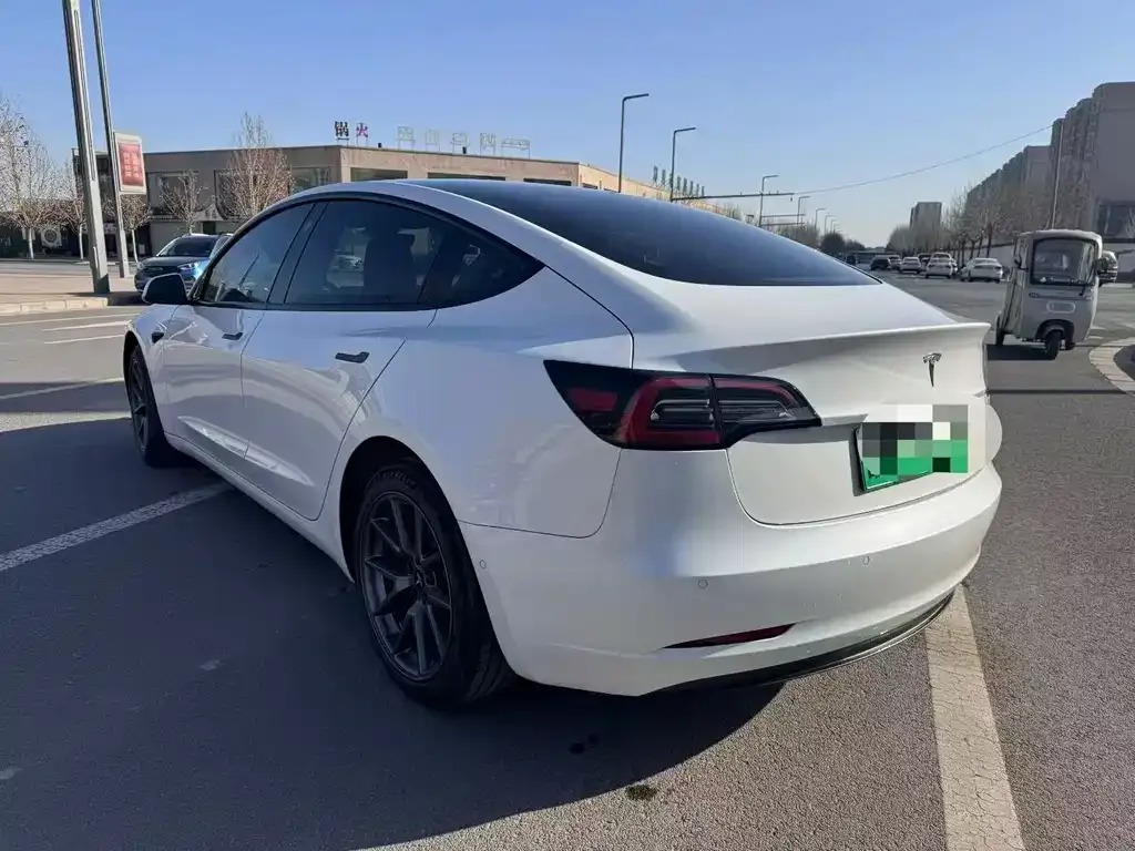 Tesla Model 3 — фото 2