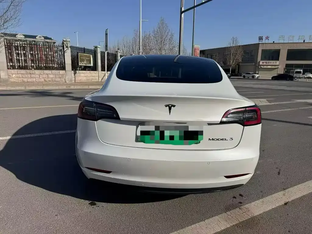 Tesla Model 3 — фото 4