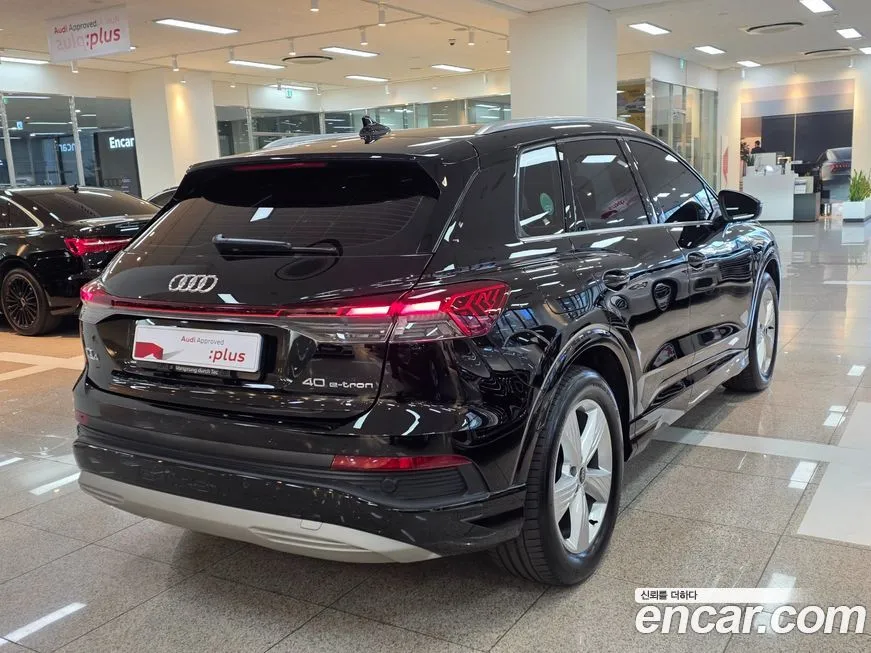 Audi Q4 e-tron — фото 10