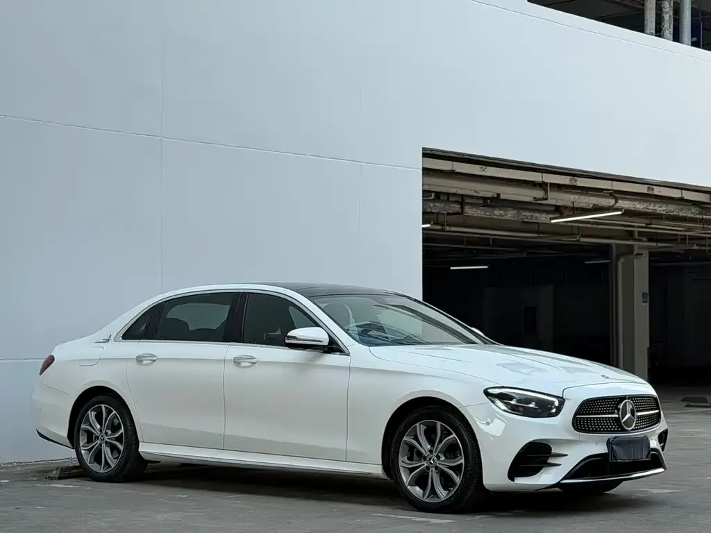 Mercedes-Benz E-Class — фото 4