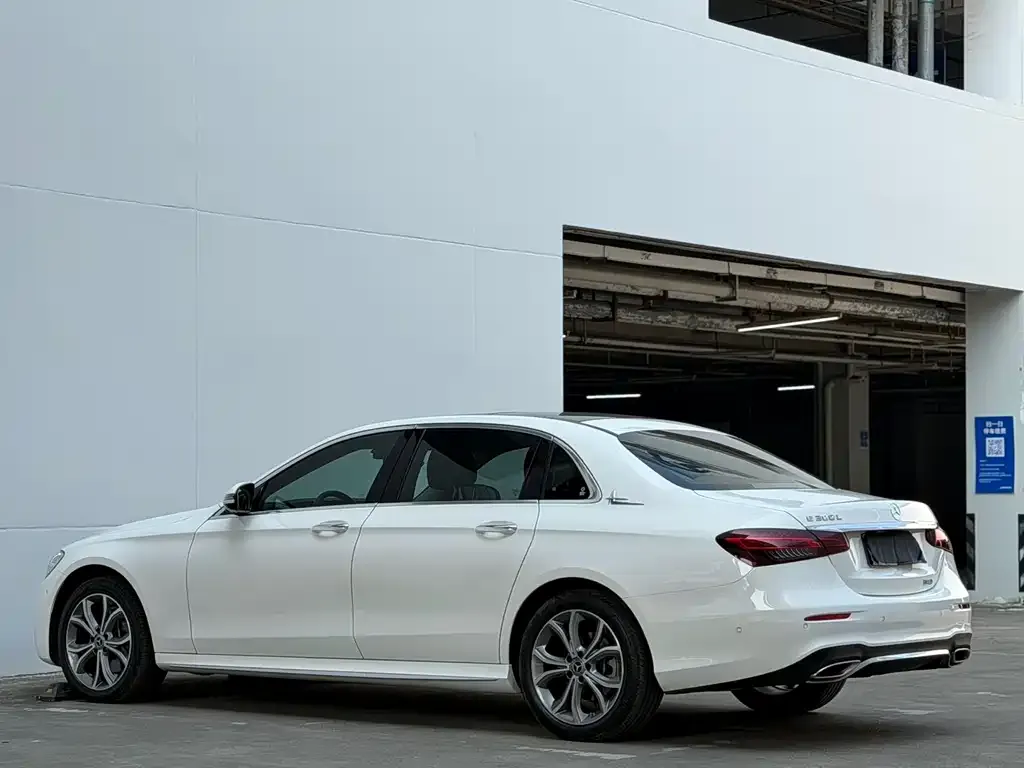 Mercedes-Benz E-Class — фото 10