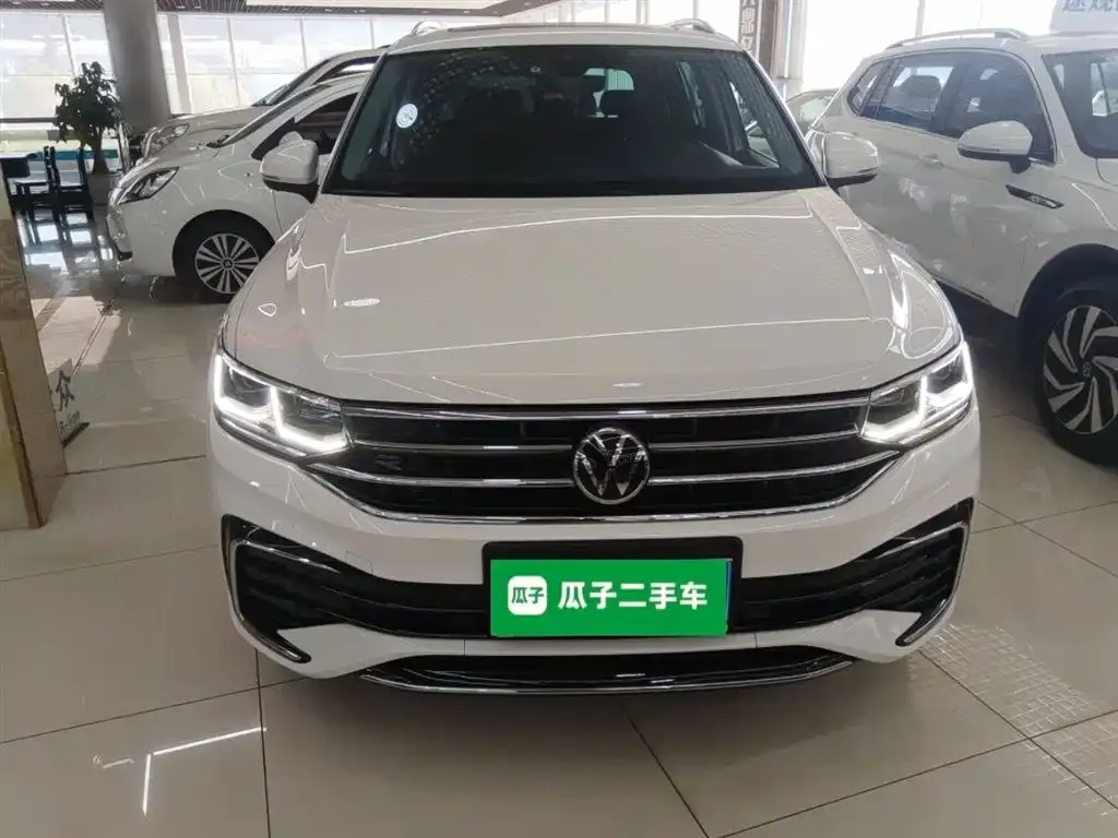 Volkswagen Tiguan L — фото 2