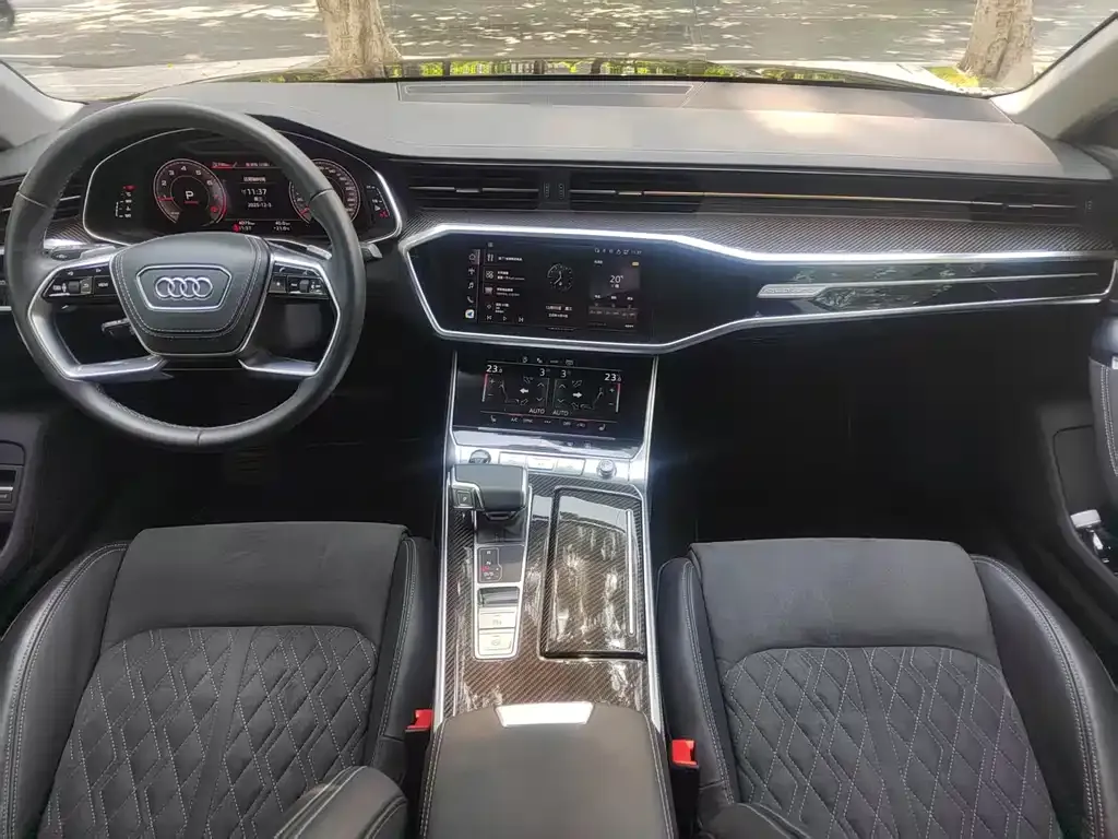 Audi A7L — фото 5