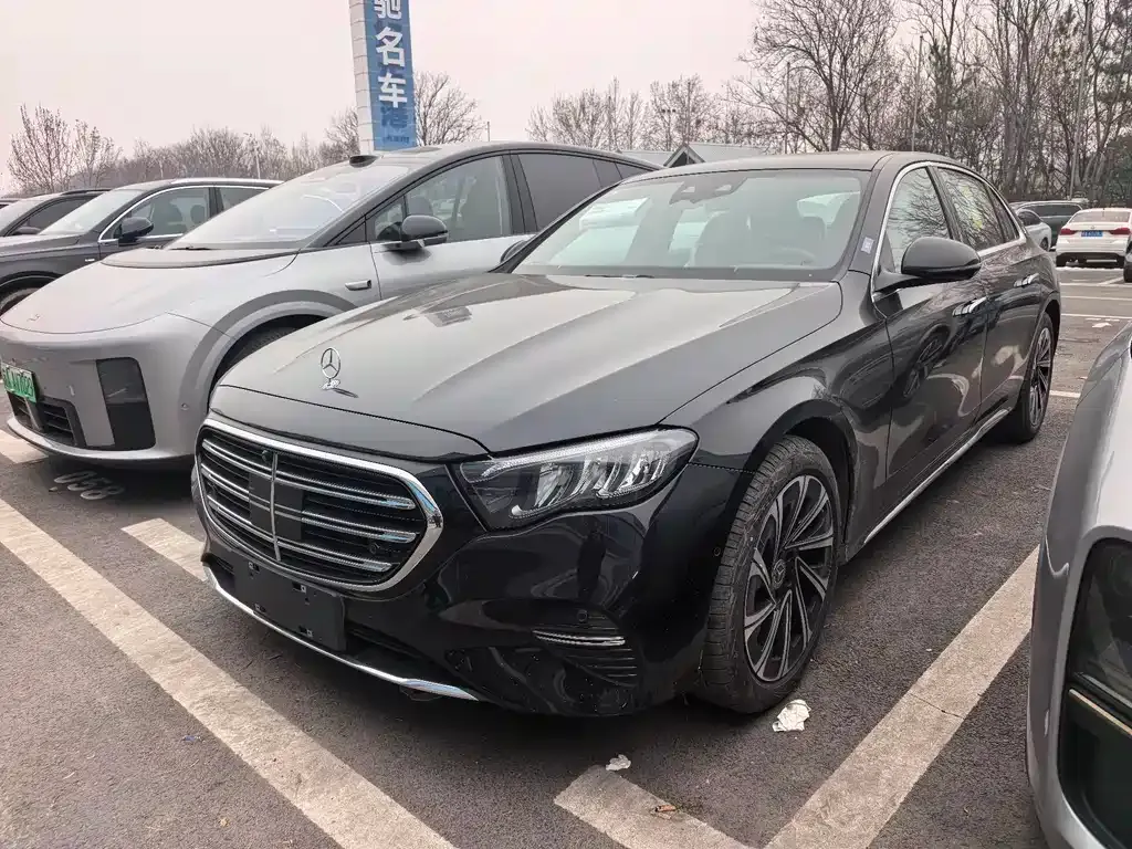 Mercedes-Benz E-Class — фото 1