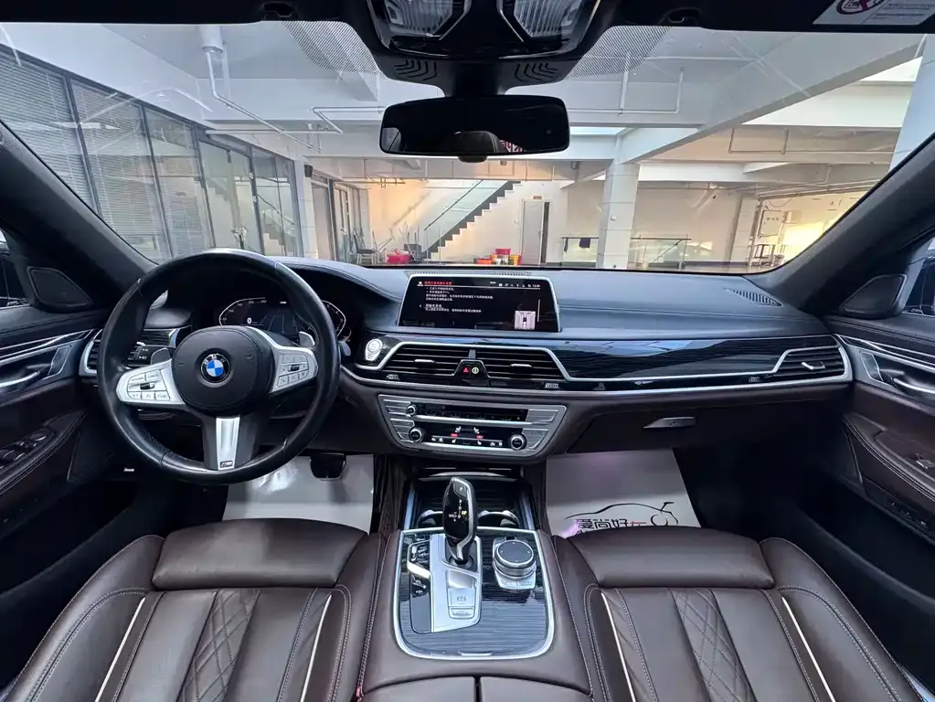 BMW 7 Series — фото 10