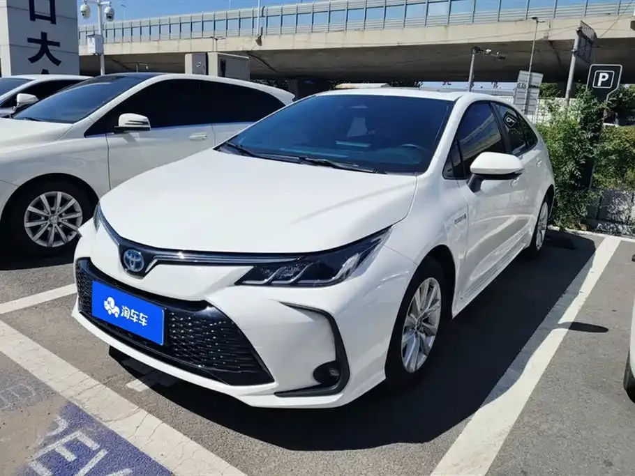 Toyota Corolla — фото 1