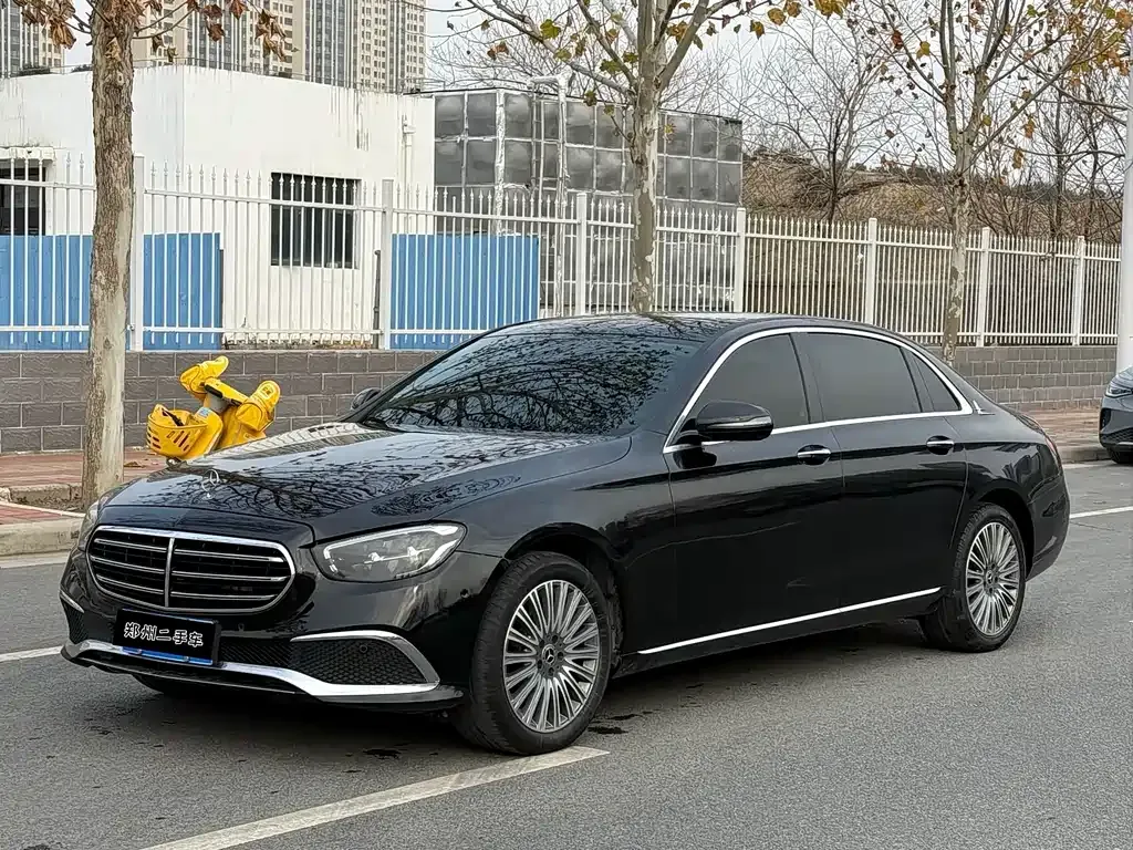 Mercedes-Benz E-Class — фото 1