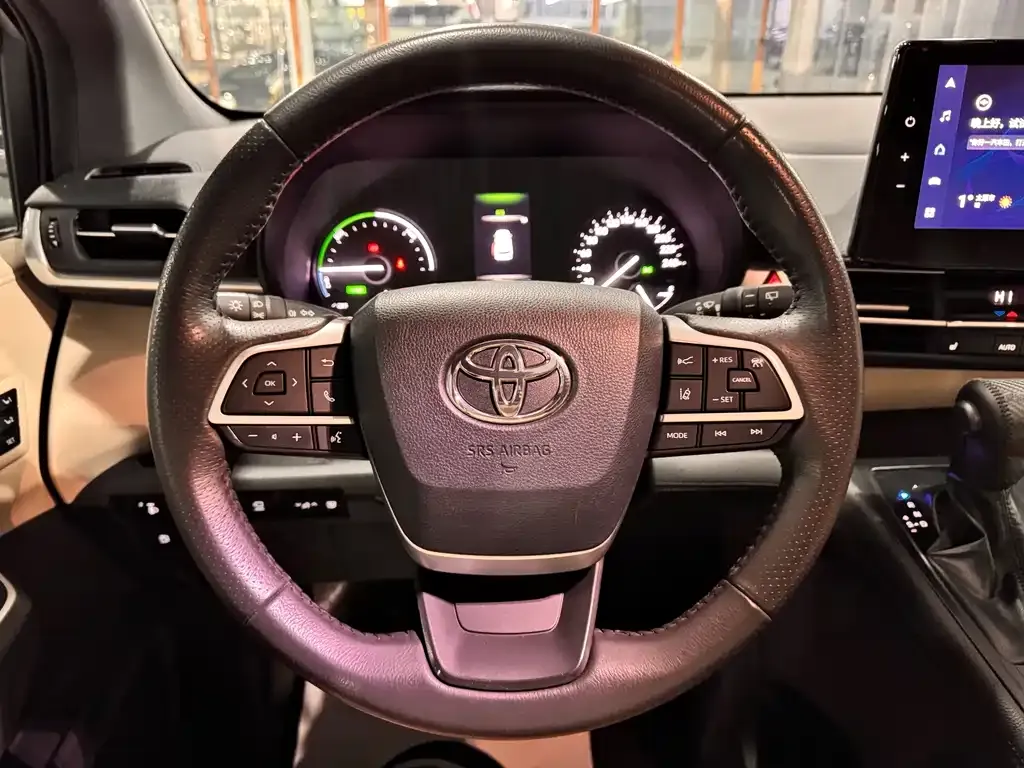 Toyota Granvia — фото 8