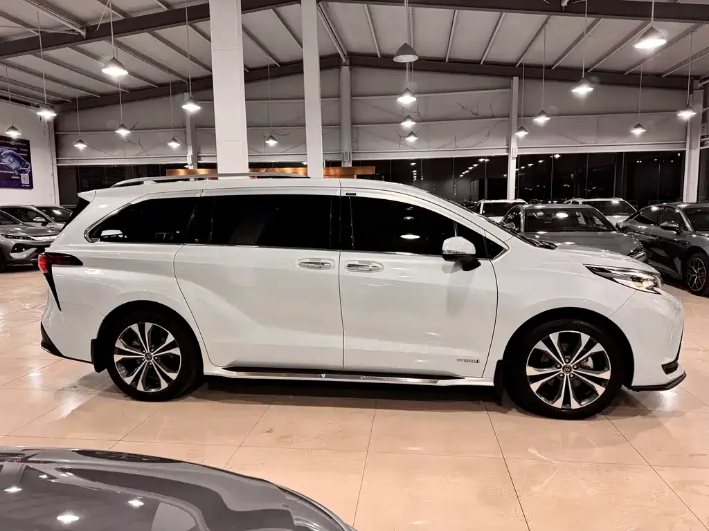 Toyota Granvia — фото 4