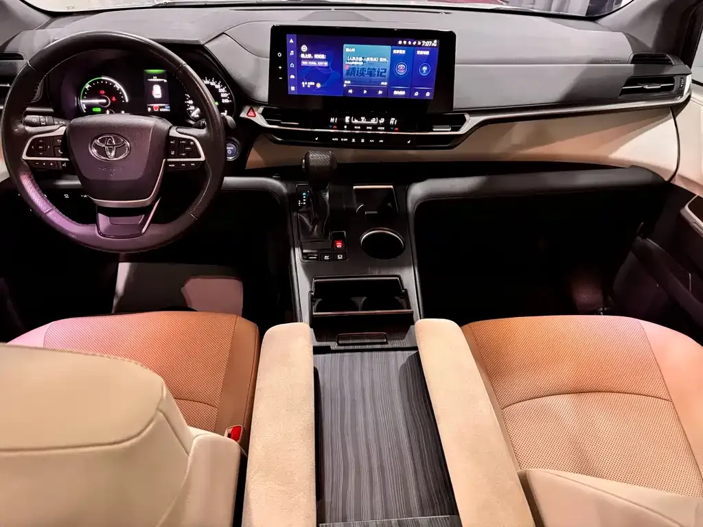 Toyota Granvia — фото 3