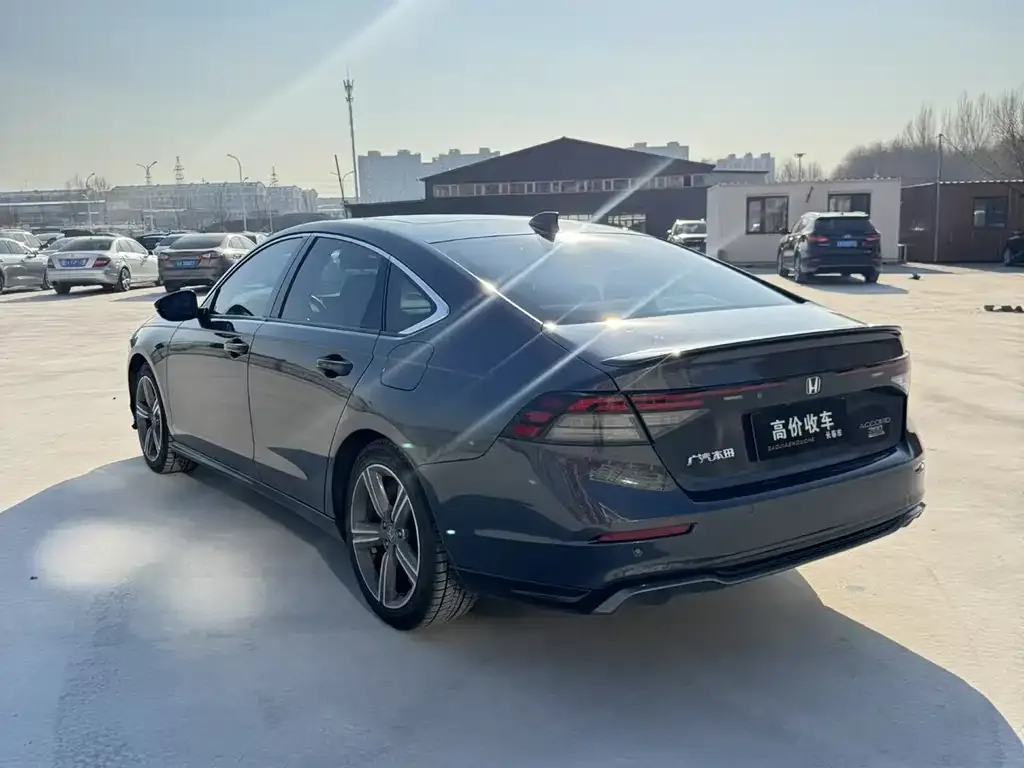 Honda Accord — фото 6