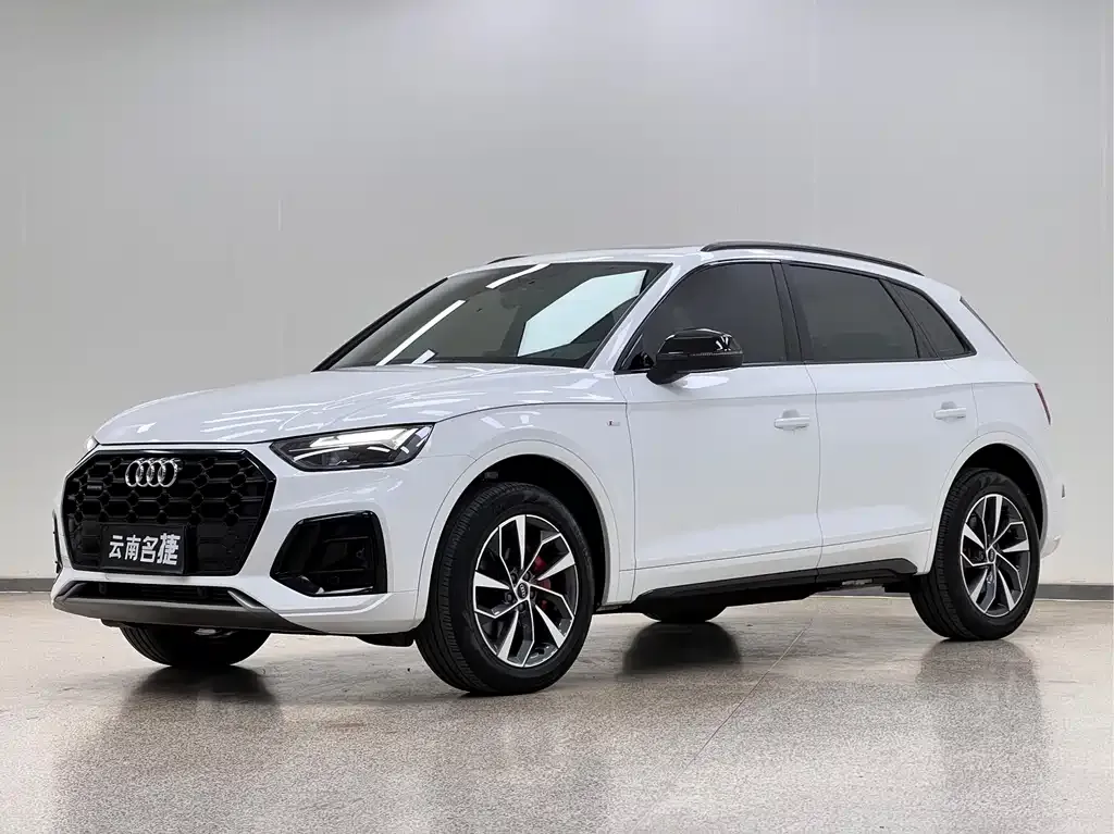 Audi Q5L — фото 1