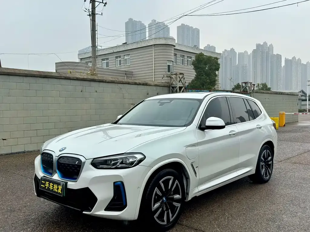 BMW iX3 — фото 1