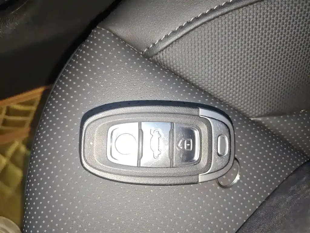 Hongqi E-QM5 — фото 9