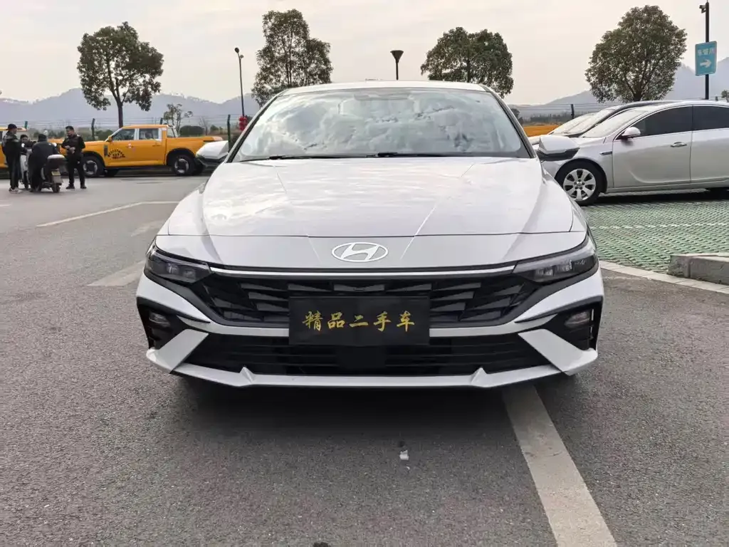 Hyundai Elantra — фото 7