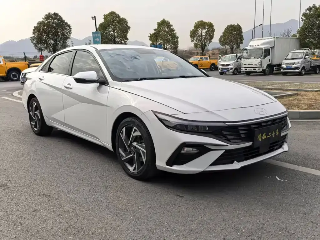 Hyundai Elantra — фото 5