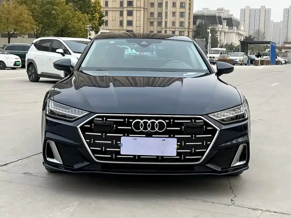 Audi A7L — фото 1