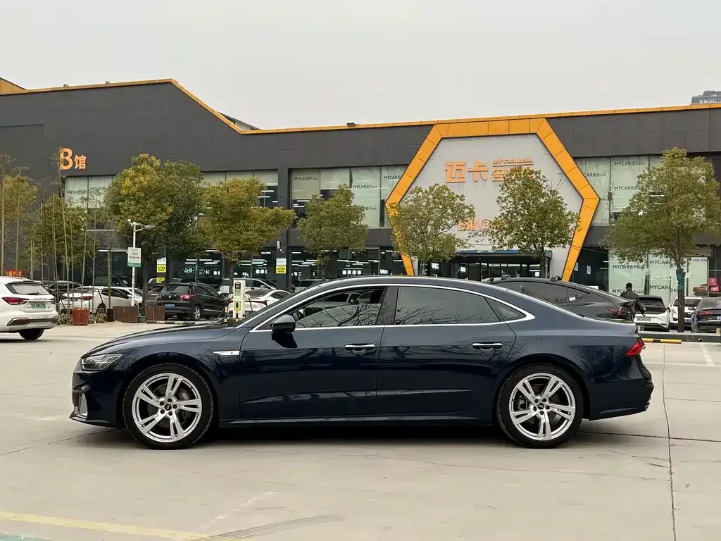 Audi A7L — фото 2