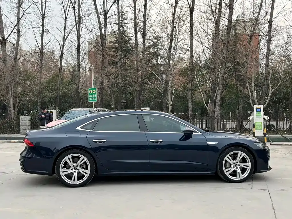 Audi A7L — фото 9